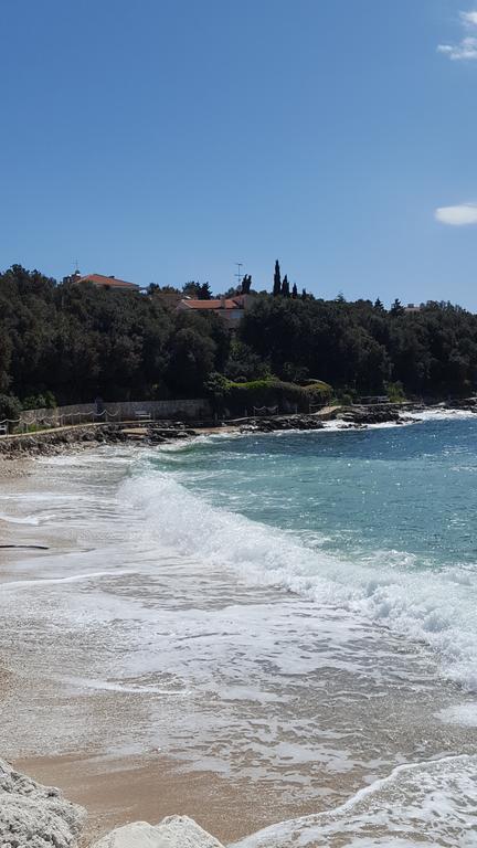 Apartments Seafront Villa Pula Bagian luar foto